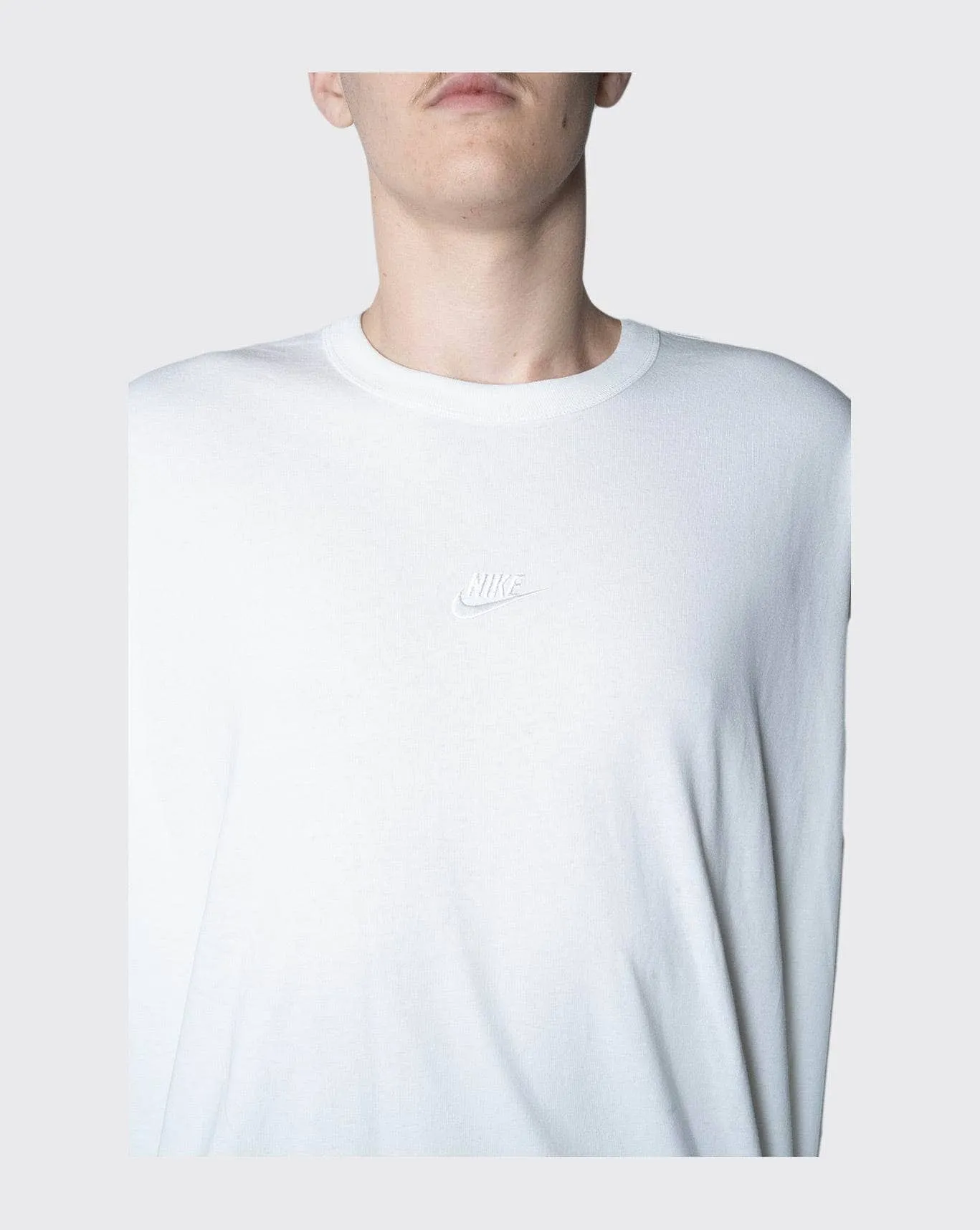 nike premium essential sustainable tee