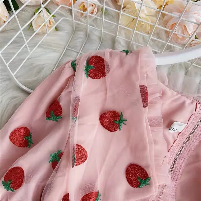 SWEET STRAWBERRY V-COLLAR SHIRT BY96333